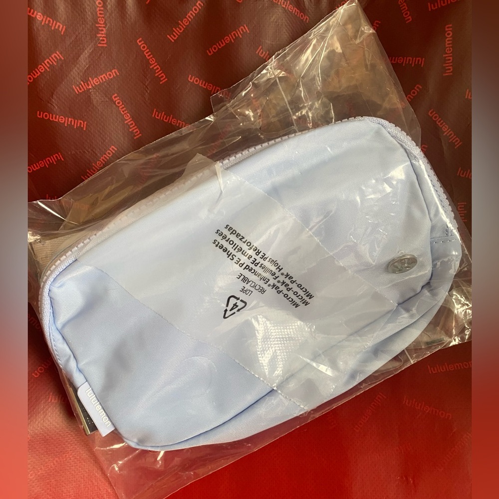 Lululemon everywhere belt bag in Pastel Blue 1L